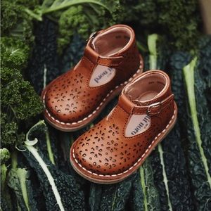 T-BAR FLOWER - COGNAC. Size 24 = 15,7 cm / 8 = 6.18 in